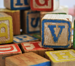 Image petite enfance cubes empilés